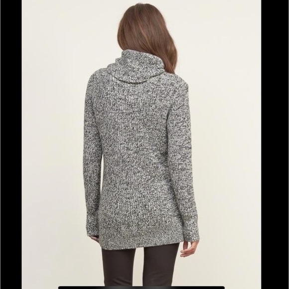 Brand: Abercrombie, Size: S, Knitted Sweater, Black and White Color - Picture 13 of 14
